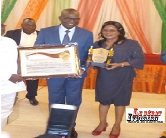 prix panafricain-reconnaissance du mérite : l’ivoirien Koffi Lataille reçoit le prix Platine LEDEBATIVOIRIEN.NET
