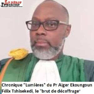 Chronique "Lumières" du Professeur Alger Ekoungoun-Félix Tshisekedi, le "brut de décoffrage"
« Le Président congolais a méthodiquement déconstruit le "compromis à l'africaine" de Macron »
Félix Tshisekedi ou la clôture "brut de décoffrage ». C’est en ces termes que l’Élysée aurait qualifié, selon le magazine "Jeune Afrique", la conférence de presse qui s’est déroulée au palais de la Nation de Kinshasa à l’issue du tête-à-tête entre Emmanuel Macron et Félix Tshisekedi.
L'expression "brut de décoffrage" est une locution adjectivale architecturale empruntée à la maçonnerie. En effet, lorsque le béton est coulé dans des moules (appelés aussi coffres) pour former des marches par exemple, et que ces moules sont retirés, le béton présente des imperfections qu’il faudra gommer pour obtenir un travail impeccable. Cette expression, appliquée à une personne, signifie qu’elle est rustre, sauvage, primitive, rudimentaire, qu'elle n'est pas achevée.
Que les collaborateurs du locataire de l'Elysée fassent allusion au "brut de décoffrage" pour résumer les échanges de bons procédés entre les Présidents Macron et Tshisekedi en profitant de l'occasion pour caricaturer un Président africain, ceci doit interpeller les Africains; notamment ceux qui idéalisent aujourd'hui la paternalisme des régimes français à l'égard des Africains et qui s'abusent à l'idée qu'on peut appeler chat, un lion qui a maigri.
Le "brut de décoffrage" dissimule subrepticement l'imaginaire raciste du "nègre brut" ou "sauvage, véhiculé, à l'époque, par une certaine littérature coloniale portée par Tintin au Congo, Voyage au Congo, Au Cœur des ténèbres, etc. Plusieurs années après la publication des romans coloniaux de Loti, De Baleine, Conrad, Gide et autres, la France nous sert encore l'imagologie de l'exotisme servant.
Un autre voyage d'un Blanc au Congo, dans la jungle (sic!) du Congo, jadis explorée par Gide, Tintin, le capitaine Marlow et bien d'autres personnalités et personnages littéraires, souvent "piégés" à l'intérieur d'un continent fantasmé comme un locus terribilis (horribilis).
Ainsi, en marge du fameux "brut de décoffrage" a-t-on vu des photos montrant Macron, s'affichant avec le chanteur Fally Ipupa, dans un cabaret africain, une bouteille de bière en mains. On n'attendait plus qu'il exécute des pas de "ndobolo", on n'attendait plus que la célèbre danseuse, Joséphine Baker, l'étoile des "Folies Bergères" avec sa mythique ceinture de bananes à la hanche, fasse partie de ce voyage au Congo pour que la bamboula au son d’indépendance cha cha" de Grand Kallé et l'African Jazz soit totale. Comme quoi on a beau être un Président de la République, on ne saurait échapper à ce Congo fantastique et enchanteur, autrement dit à la couleur locale d'une certaine mentalité banania.
La rencontre du Bantou et du Blanc, qualifiée de "brut de décoffrage" surfe sur les imaginaires et mythes coloniaux. Lorsque Macron a des échanges houleux (comme c'est souvent le cas) avec ses homologues blancs ou ses compatriotes, l'Élysée s'est-il une fois fendu d'expressions paternalistes ou similaires pour les qualifier ? Il a fallu que le Bantou Félix Tshisekedi lui tienne la dragée haute que l'Elysée y voit un "brut de décoffrage" ? C'est grotesque.
Caricature pour caricature, je résume en français facile, une partie de ses échanges que l'Elysée assimileraient à un "brut de décoffrage".
-Macron à Tshisekedi : " Félix, la France veut passer un compromis à l'africaine avec les Africains."
Tshisekedi à Macron : "Passer un compromis à l'africaine ? Non ! Merci, Macron. Remballez votre camelote et allez voir ailleurs.  Avant votre départ, éteignez toutes les lumières de votre épicerie franc-à-fric, prenez soin de bien fermer la porte puis déposez sous la clé sous le paillasson de votre goumin". Lol!
Holà, le "brut de décoffrage", murmure-t-on dans les allées elyséennes. Non, messieurs les collaborateurs de Macron, chez nous on dira que le Président Félix Tshisekedi a parlé fort. De là à qualifier le voyage de Macron au Congo de "brut de décoffrage" n'est pas respectueux des Africains.
Par ailleurs, parlant de "décoffrage", l'Elysée avoue ici que la "Françafrique" est un "coffrage", c'est-à-dire un ouvrage en béton. Les implicites du "coffrage" des indépendances françaises d'Afrique par l'Elysée donnent ainsi pleinement raison aux Africains.
Il faut avoir de l'audace pour mettre en grande difficulté ce "coffrage". Le Président congolais a méthodiquement déconstruit le "compromis à l'africaine" de Macron en quelques minutes. Nul doute que les échanges du Palais de la Nation de Kinshasa dont la vidéo est devenue virale sur la toile marqueront à jamais la conscience africaine en éveil, depuis un certain temps.
Des bouleversements systémiques s'opèrent dans l'atelier franc-à-fric. A la suite du Mali, du Burkina Faso et de Félix, le Bantou, les Africains et leurs dirigeants, doivent démultiplier les "bruts de décoffrage" dans leurs pays respectifs pour que, plus jamais aucun maçon, franc ou jupitérien, ne vienne poser des coffrages en béton sur nos libertés.  Que notre lumière soit ! » Professeur Alger Ekoungoun.
Ledebativoirien.net
