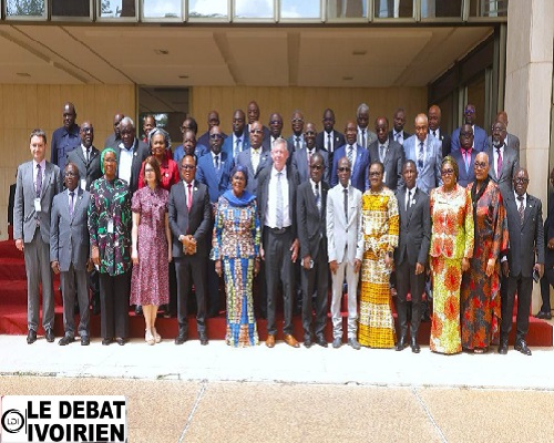 Yamoussoukro - Chambre haute du Parlement : les sénateurs et les députés formés sur deux guides pratiques ledebativoirien.net