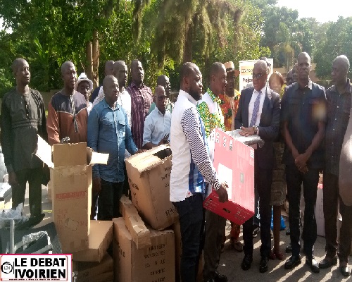 Filière Cajou : don d'une valeur 60 millions de FCFA en matériel informatique et bureautique aux producteurs de Yamoussoukro