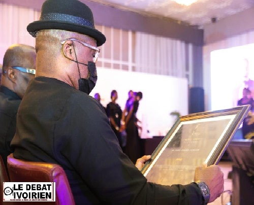 Award de la presse numérique : pourquoi Joël Nianzou honore le  multidimensionnel Yves Zogbo Junior Ledebativoirien.net