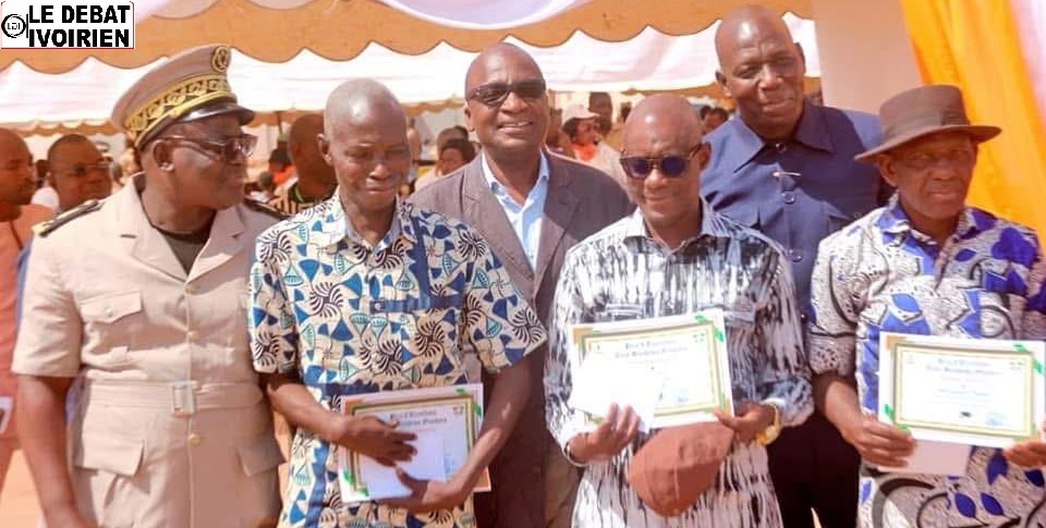 Éducation nationale : le Tchologo célèbre l'excellence par la remise des prix Téné Birahima Ledebativoirien.net