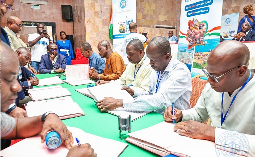 Secteur  portuaire en Côte d'Ivoire-prise en compte de leurs préoccupations : les faîtières syndicales dockers signent une trêve sociale de 5 ans ledebativorien.net